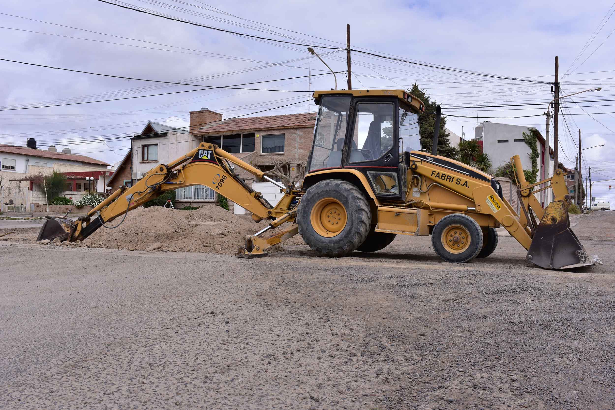 Inician tareas de pavimentación en Alvear y Lewis Jones
