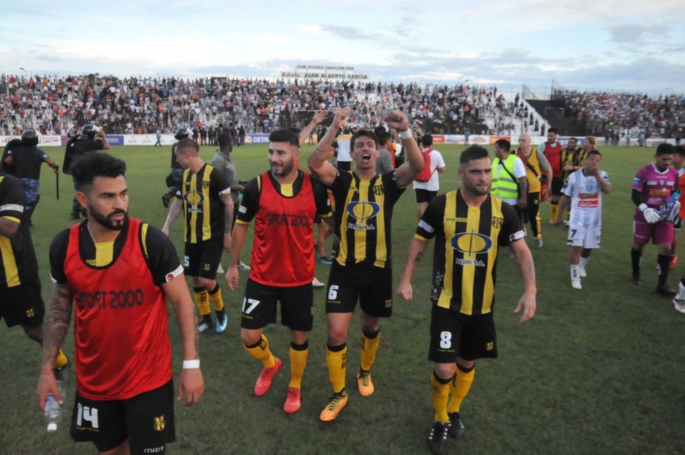 Madryn sigue en carrera