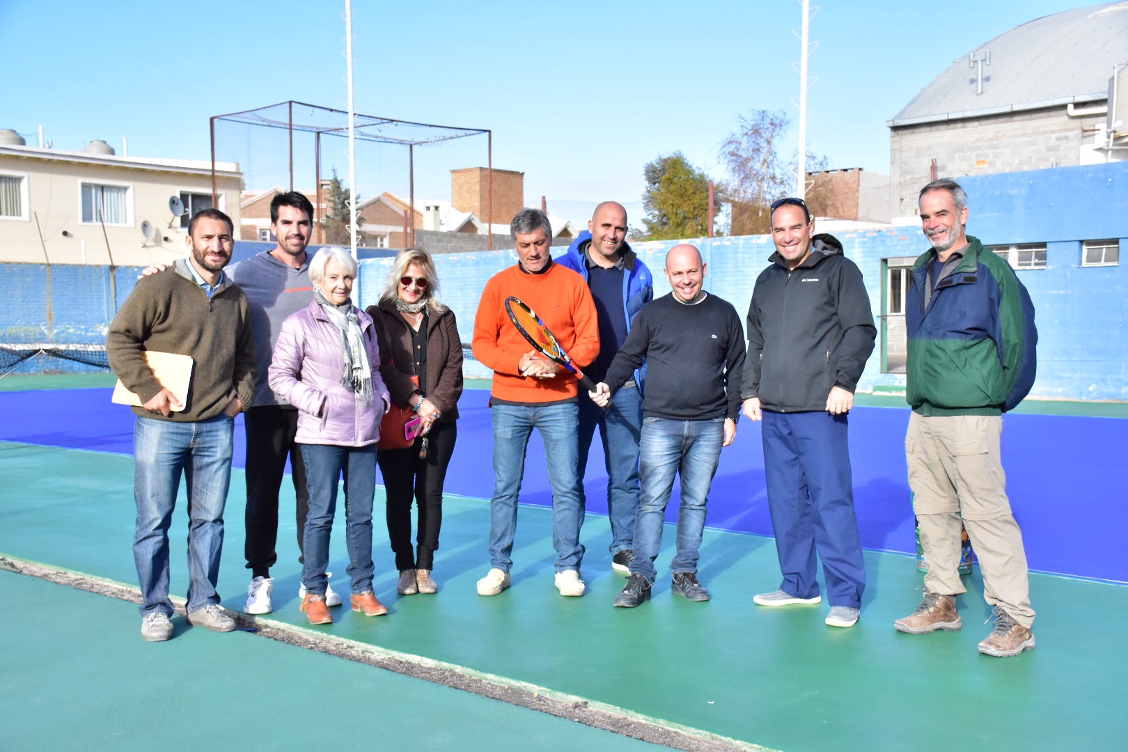 Entregaron aportes al Club de Tenis