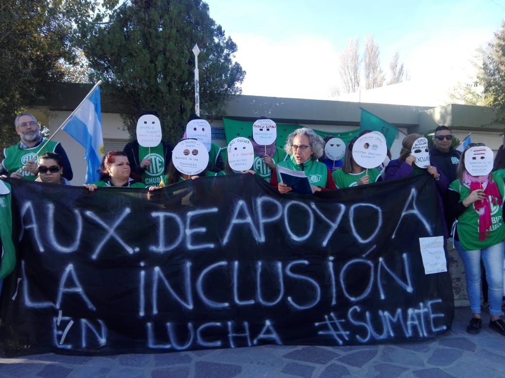 Auxiliares de apoyo de la educación volvieron a manifestarse