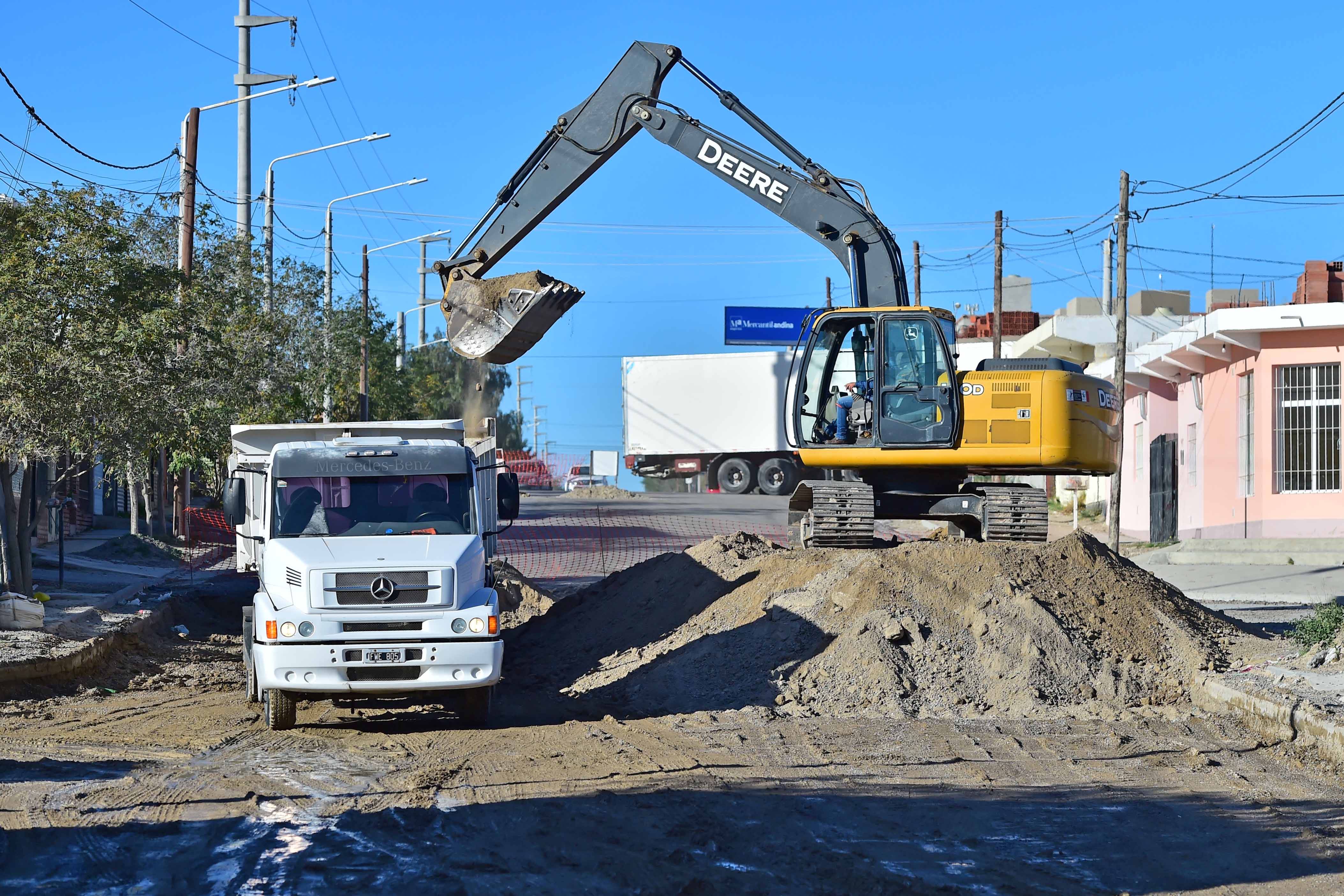 Sastre recorrió y supervisó las obras en Madryn