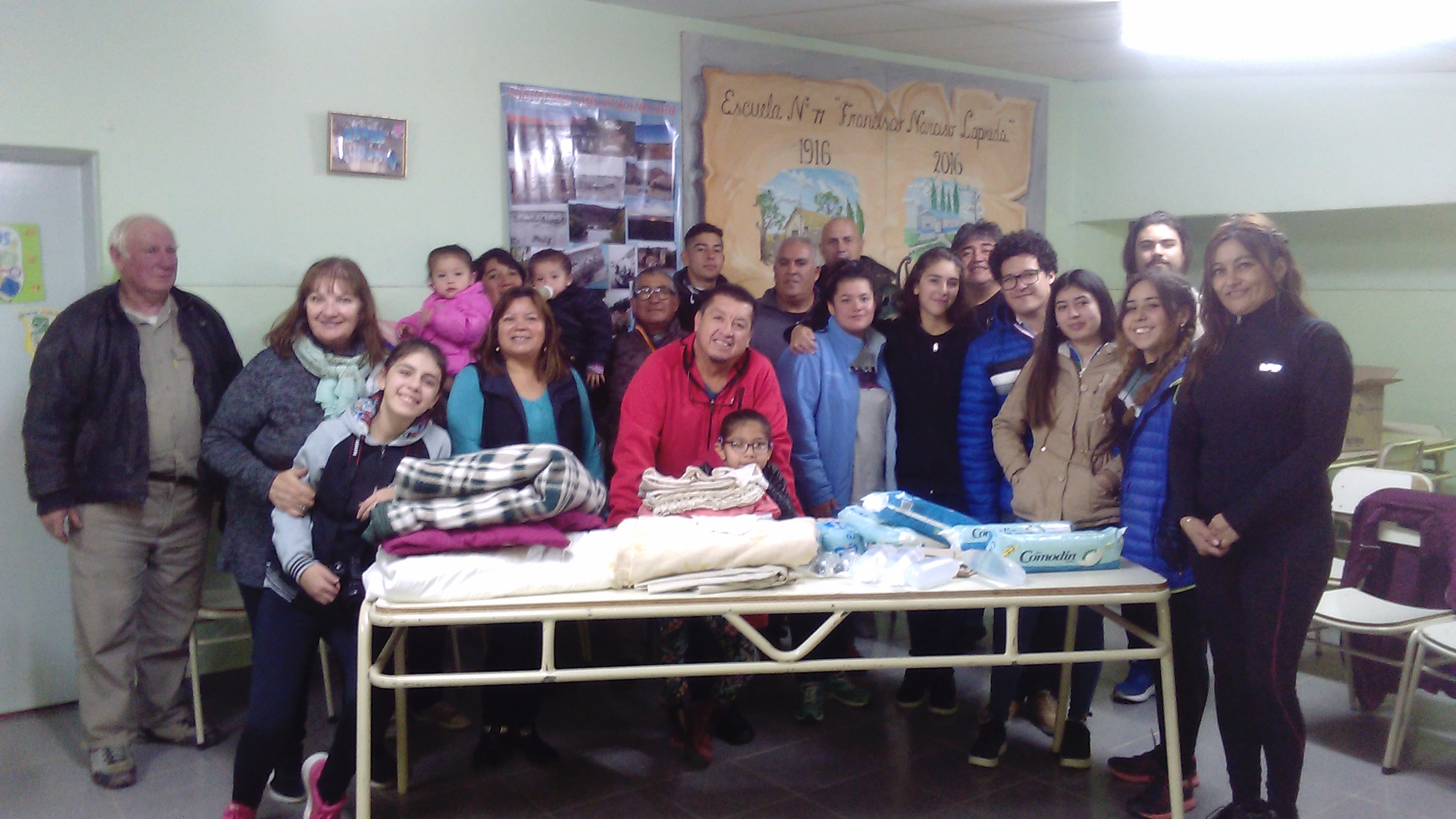 Estudiantes de la Escuela de Pesca llevaron donaciones a Las Plumas