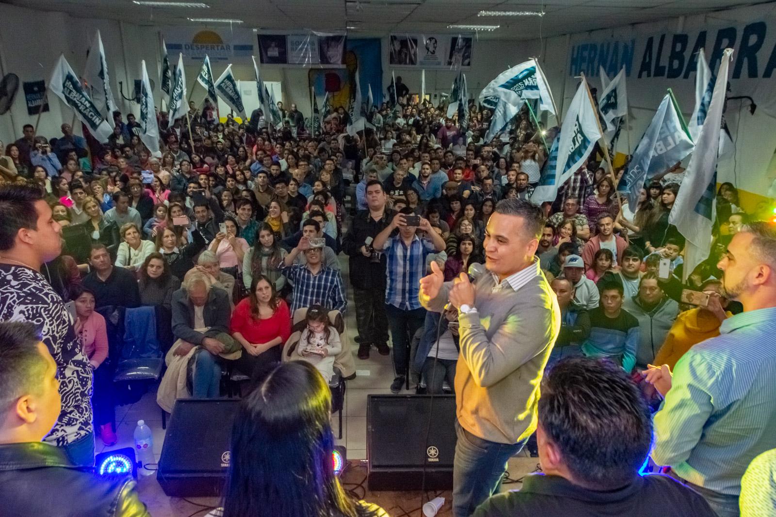 ALBARRACÍN LLAMÓ AL CONSENSO Y ABRIÓ LAS PUERTAS DE SU ESPACIO