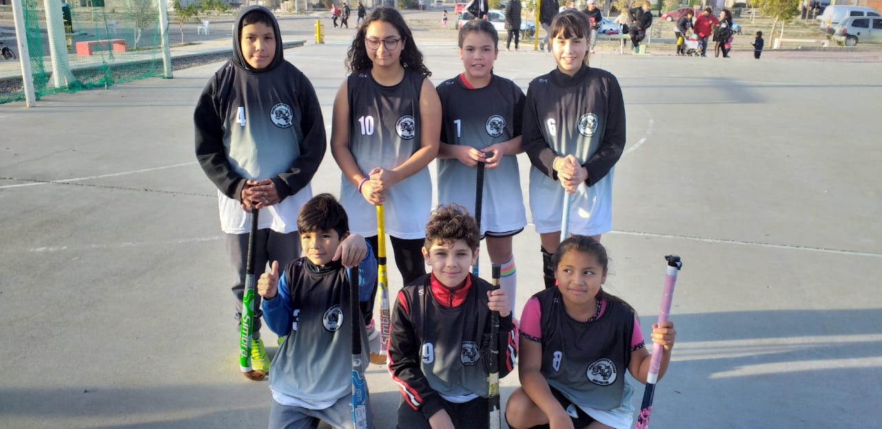 EL HOCKEY BARRIAL MADRYNENSE EN LA APERTURA DE TEMPORADA DE BALLENAS