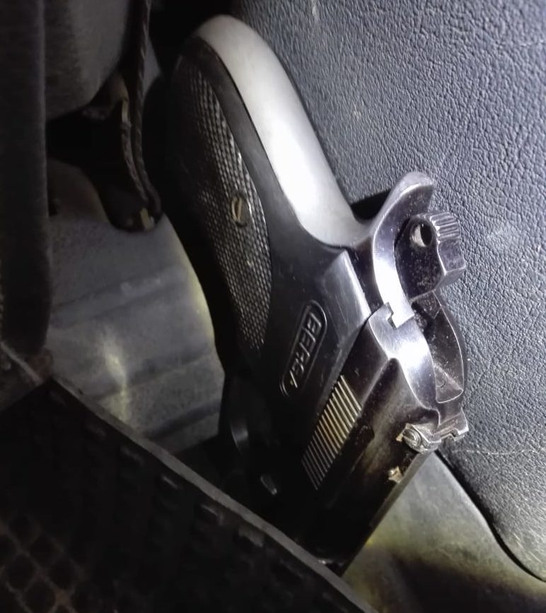 DETENIEN A UN HOMBRE POR HERIR A OTRA PERSONA CON UN ARMA DE FUEGO