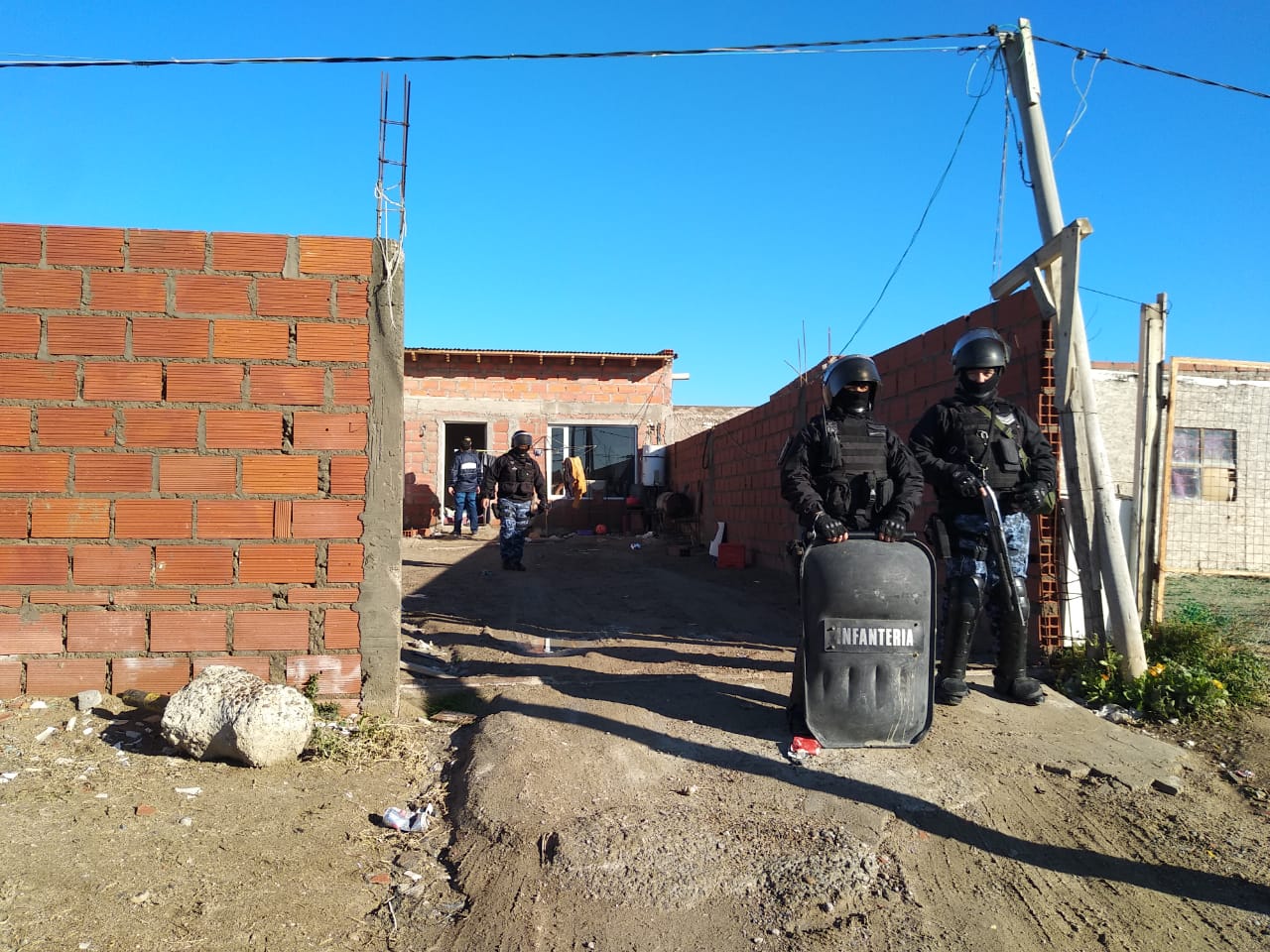 DOS DETENIDOS EN ALLANAMIENTOS POR EXHORTO