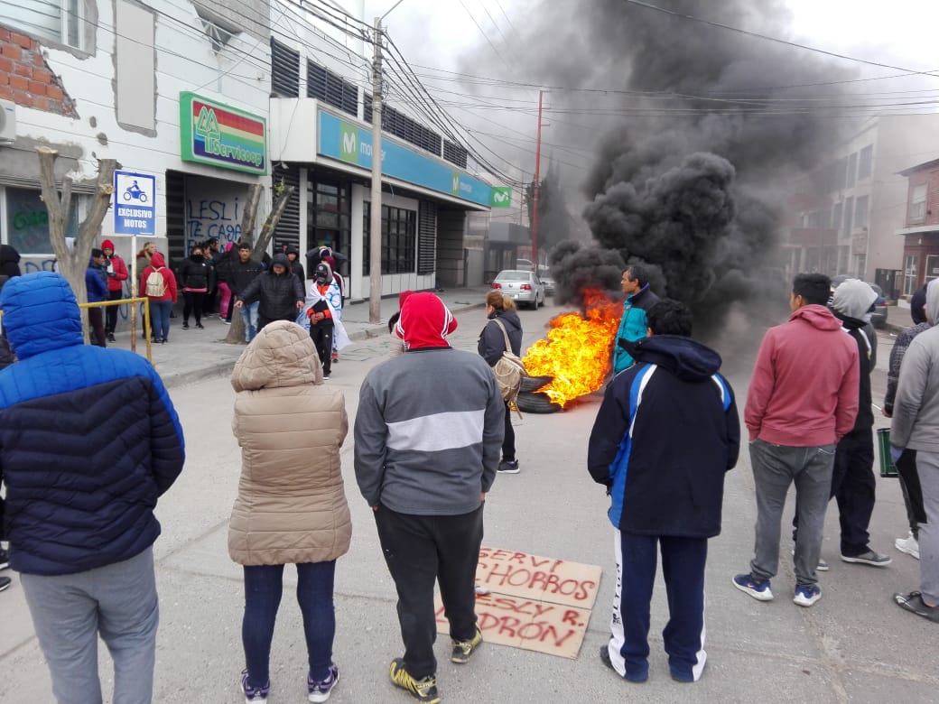MOVILIZACIÓN A SERVICOOP POR LA PRECARIEDAD DEL SERVICIO ELÉCTRICO