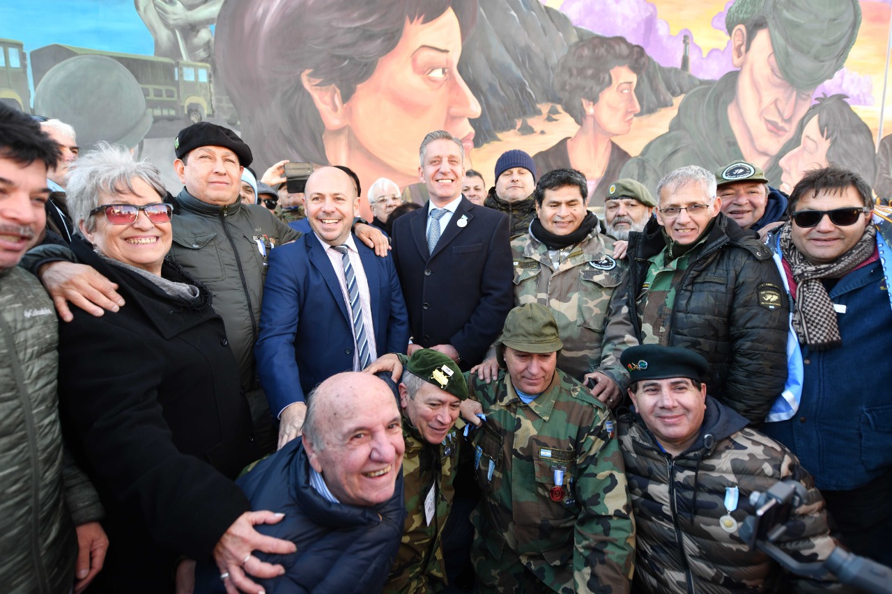 DESCUBRIERON EL MURAL QUE HOMENAJEA A LOS EX COMBATIENTES DE MALVINAS