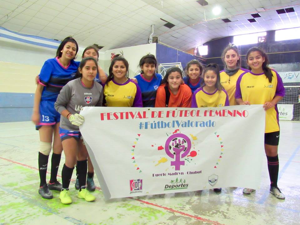 ENCUENTRO DE FÚTBOL FEMENINO EN EL GIMNASIO MUNICIPAL Nº 1