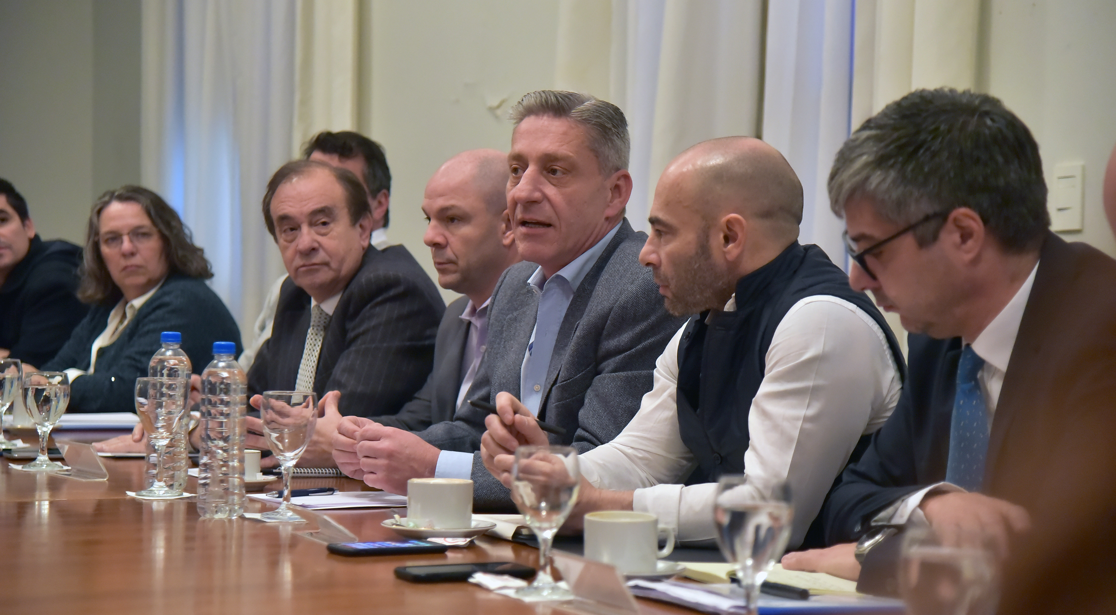 ARCIONI ENCABEZÓ UNA NUEVA REUNIÓN DE GABINETE EN RAWSON