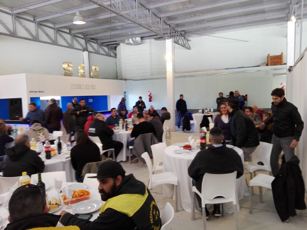 BÉLIZ ALMORZÓ CON REFERENTES SINDICALES DE MADRYN