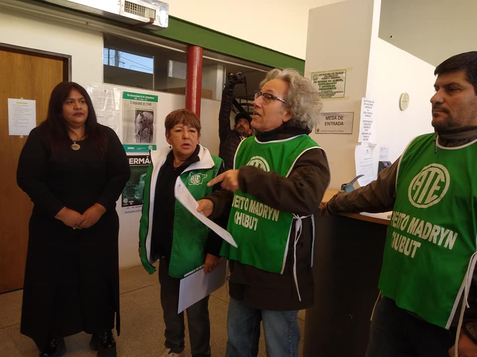 ATE MADRYN SE MOVILIZÓ HASTA LA SECRETARÍA DE TRABAJO