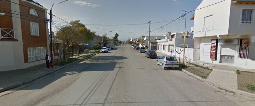 MUJER ESTACIONÓ MAL Y CUANDO LE RECLAMARON AGARRÓ A GOLPES A LA DUEÑA DE LA CASA