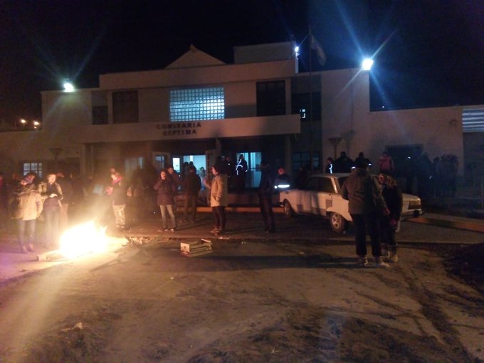 RUTAS CORTADAS: ESTATALES CONTINÚAN CON SU PROTESTA
