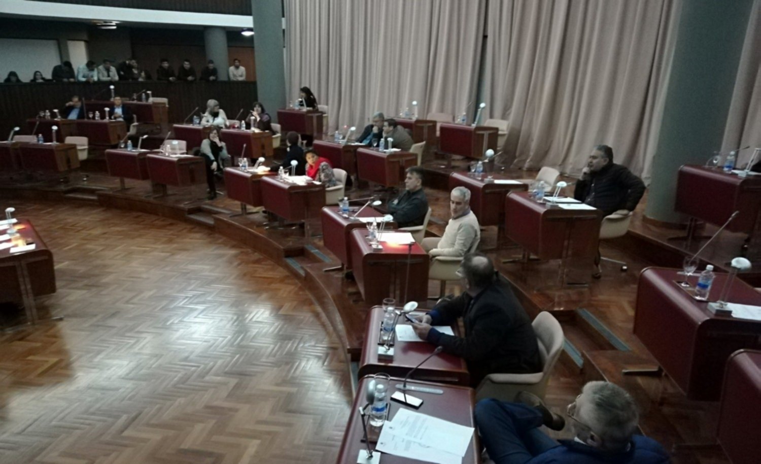 LA LEGISLATURA AUTORIZÓ AL GOBIERNO A USAR FONDOS DE UN BONO PARA PAGAR SUELDOS