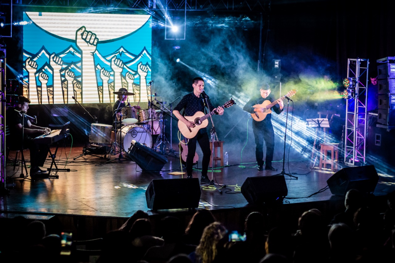 SERGIO LLANCAMÁN PRESENTÓ SU DISCO “LAFKEN”