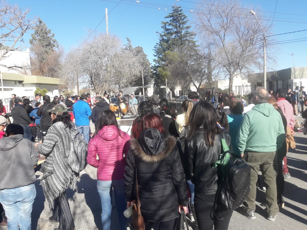 DOCENTES Y ALUMNOS DE INSTITUTOS SUPERIORES REALIZARON NUEVA PROTESTA