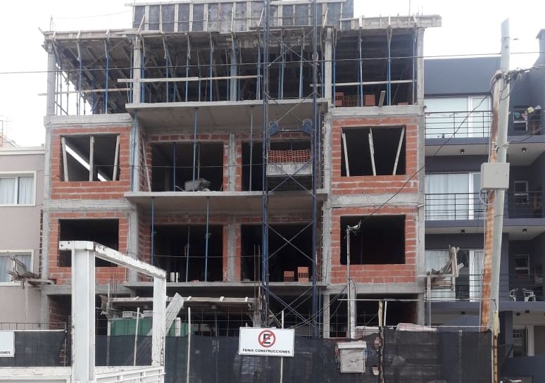 OBRERO CAYÓ DE UNA OBRA EN CONSTRUCCIÓN