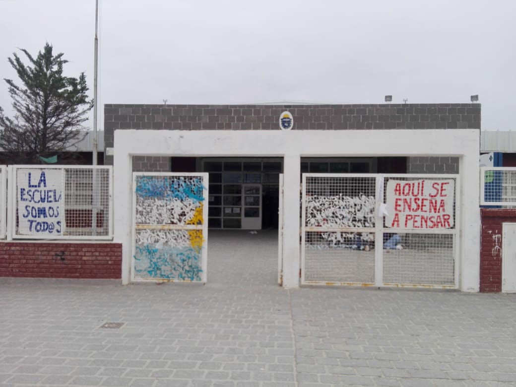 YA SON CUATRO LAS ESCUELAS OCUPADAS POR ALUMNOS