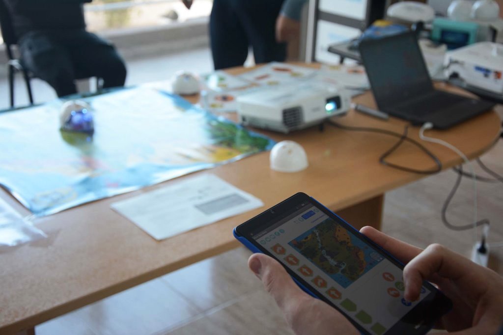 DISTRIBUIRÁN UN CENTENAR DE AULAS DIGITALES MÓVILES