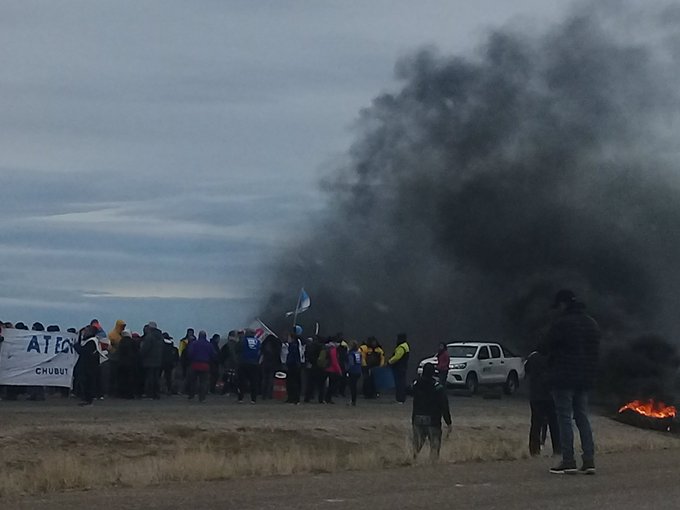 ESTATALES REALIZAN CORTE DE RUTA POR 48 HORAS