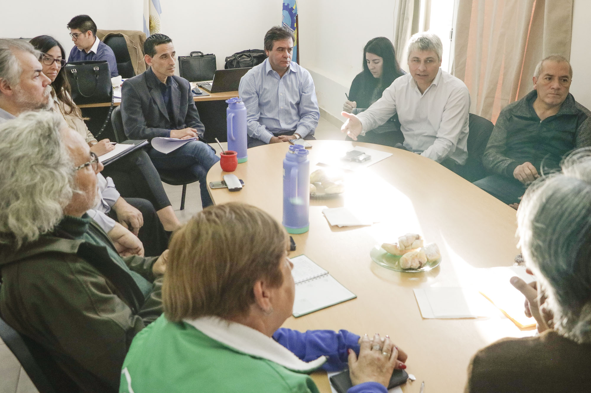 AUXILIARES DE LA EDUCACIÓN LEVANTAN LA MEDIDA DE FUERZA