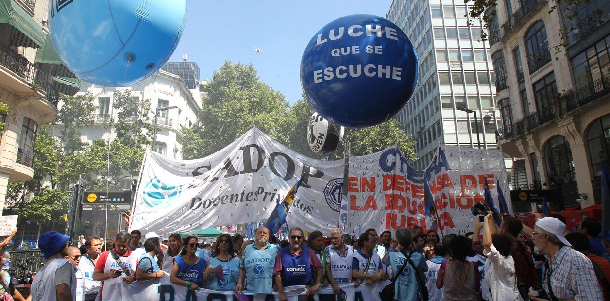 Docentes universitarios convocaron a un nuevo paro