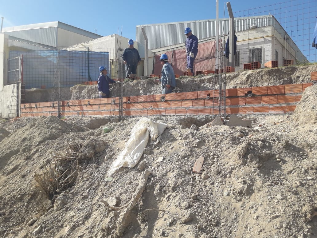 REALIZAN TRABAJOS EN EL JARDÍN 457