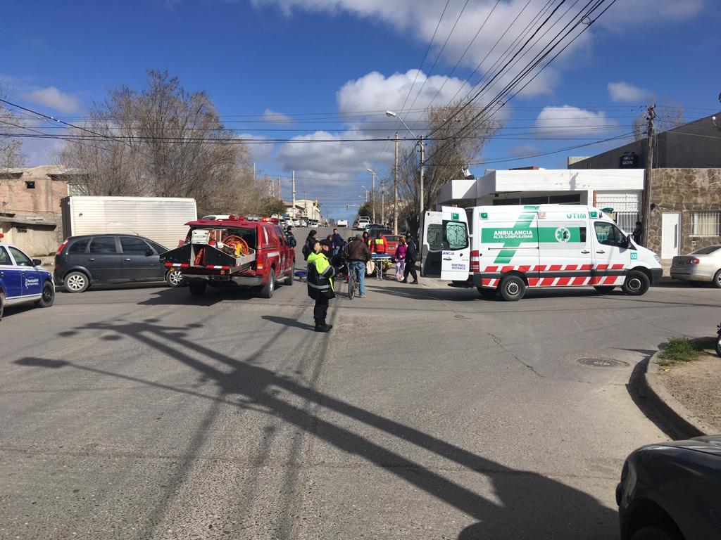 CAMIÓN DE REPARTO CHOCÓ CON UNA CICLISTA