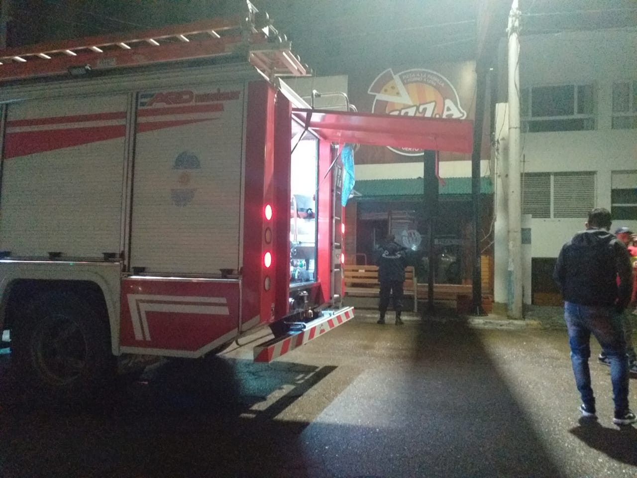 PRINCIPIO DE INCENDIO EN PIZZA HOUSE