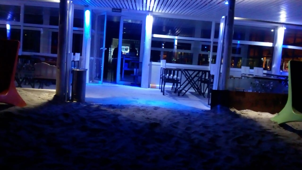 ROMPIÓ UNA PUERTA A PATADAS Y FUE DETENIDO