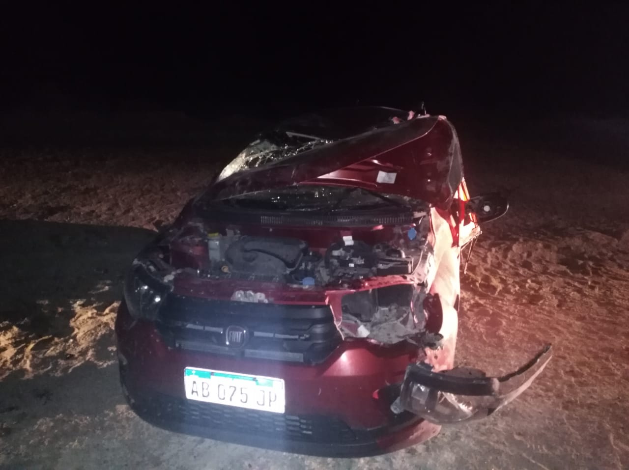 TURISTAS EXTRANJEROS RENTARON AUTO Y VOLCARON