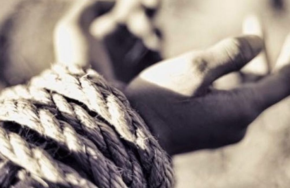 GOLPEARON Y MANIATARON A UNA MUJER PARA ROBARLE DINERO