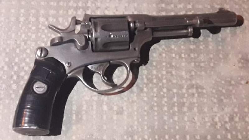 DETUVIERON A UN MENOS QUE REALIZÓ VARIOS DISPAROS AL AIRE