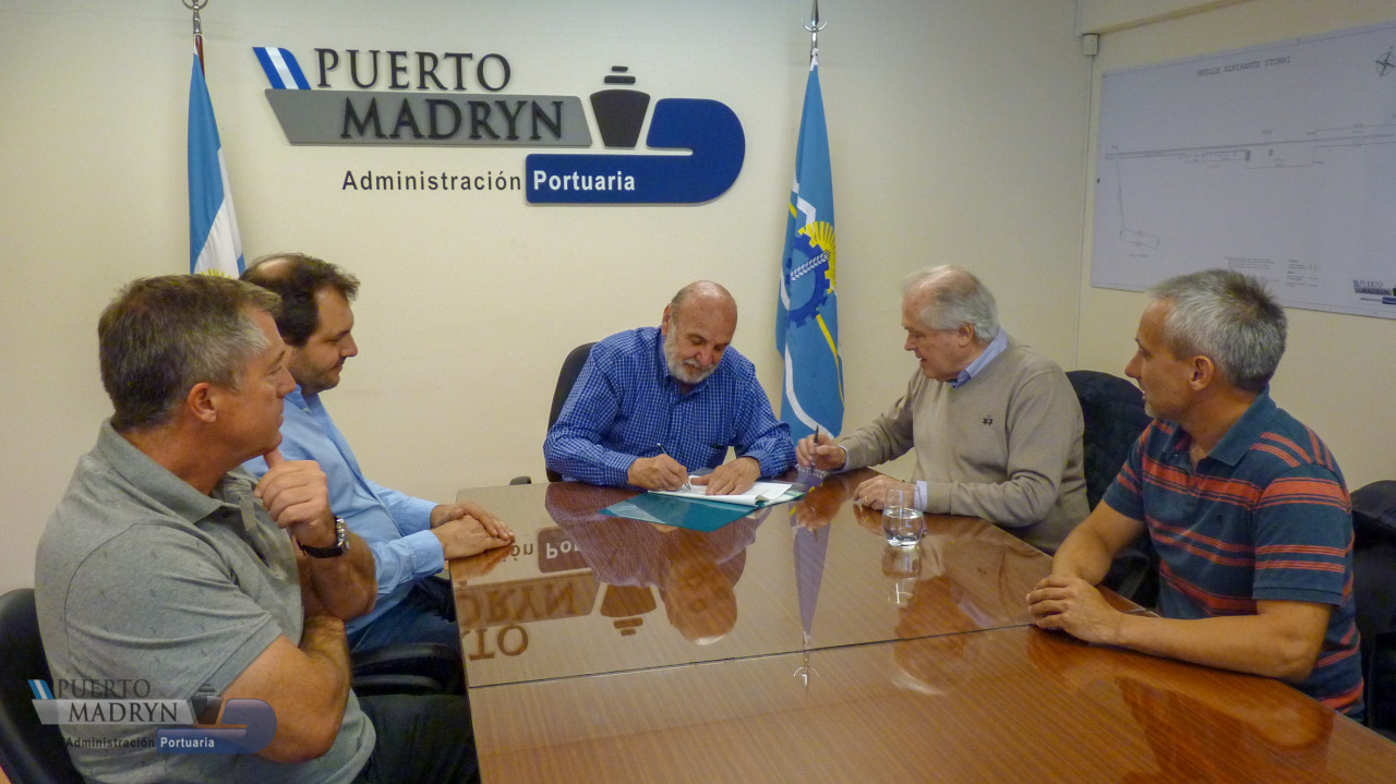FIRMARON CONTRATO DE OBRA PARA FINALIZAR EL SITIO 2 DEL MUELLE