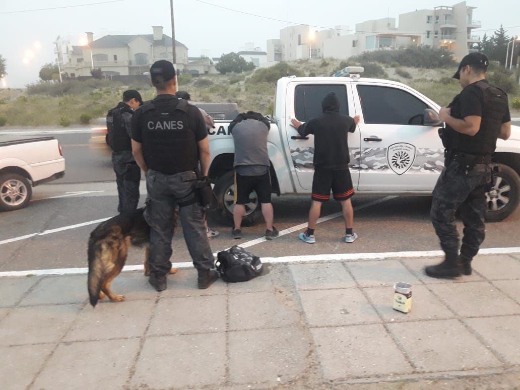 DETUVIERON A 3 PERSONAS CON COCAÍNA