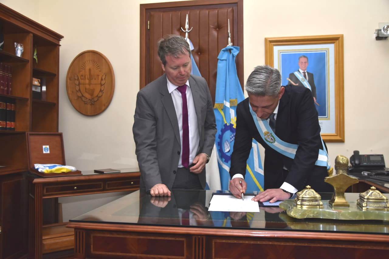 ARCIONI TOMÓ POSESIÓN DEL DESPACHO EN CASA DE GOBIERNO