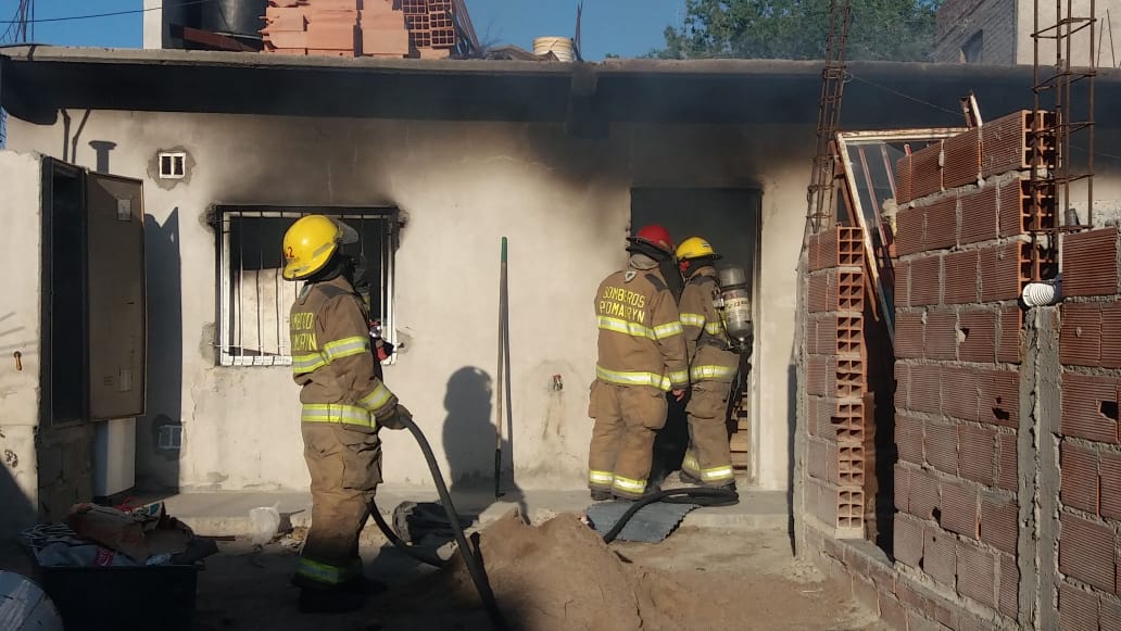 SE PRENDIÓ FUEGO VIVIENDA UBICADA EN EL BARRIO COMERCIO IV
