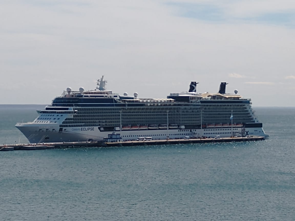 CELEBRITY ECLIPE PASÓ POR MADRYN