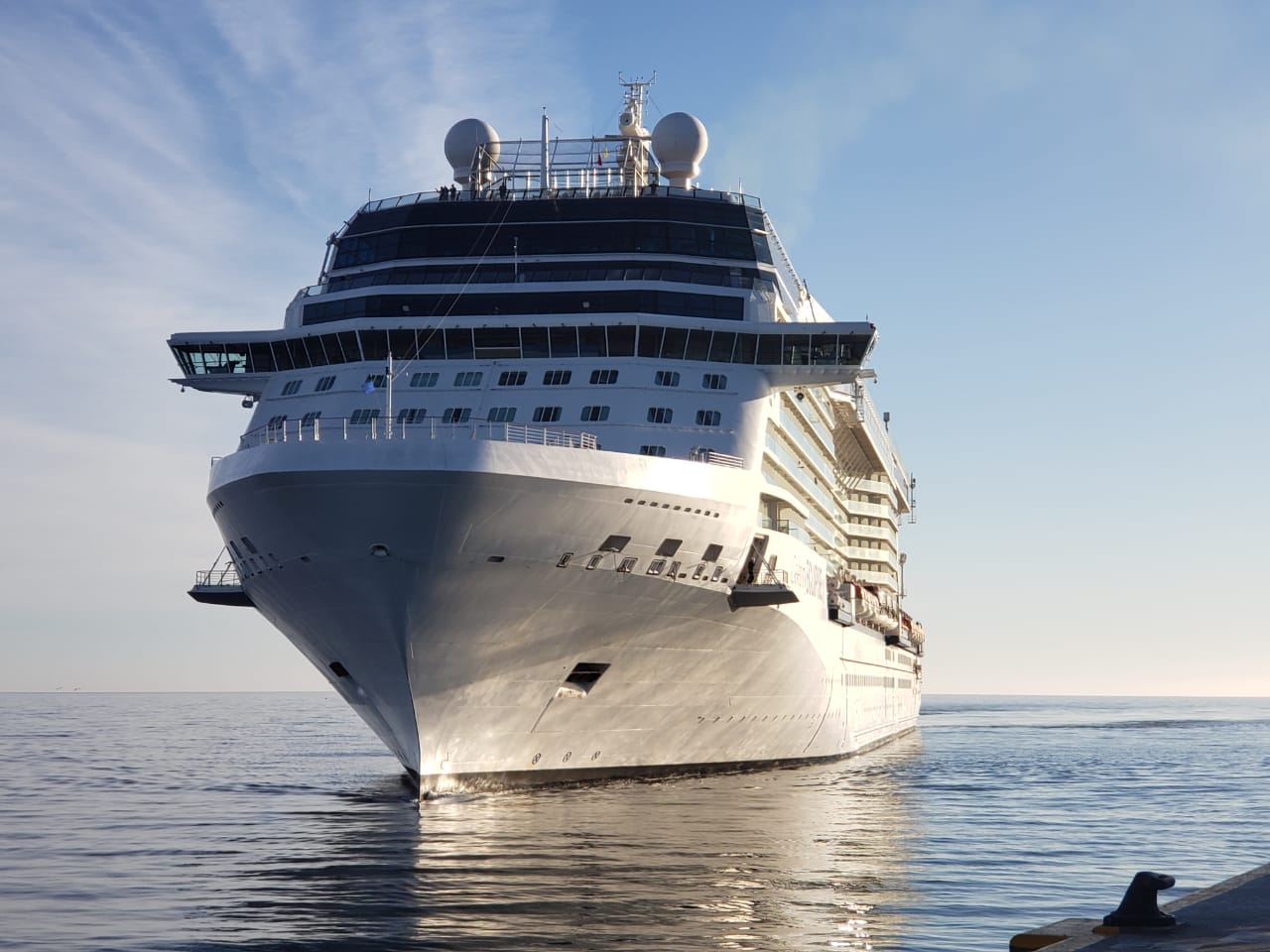VOLVIÓ A AMARRAR EL CELEBRITY ECLIPSE EN MADRYN