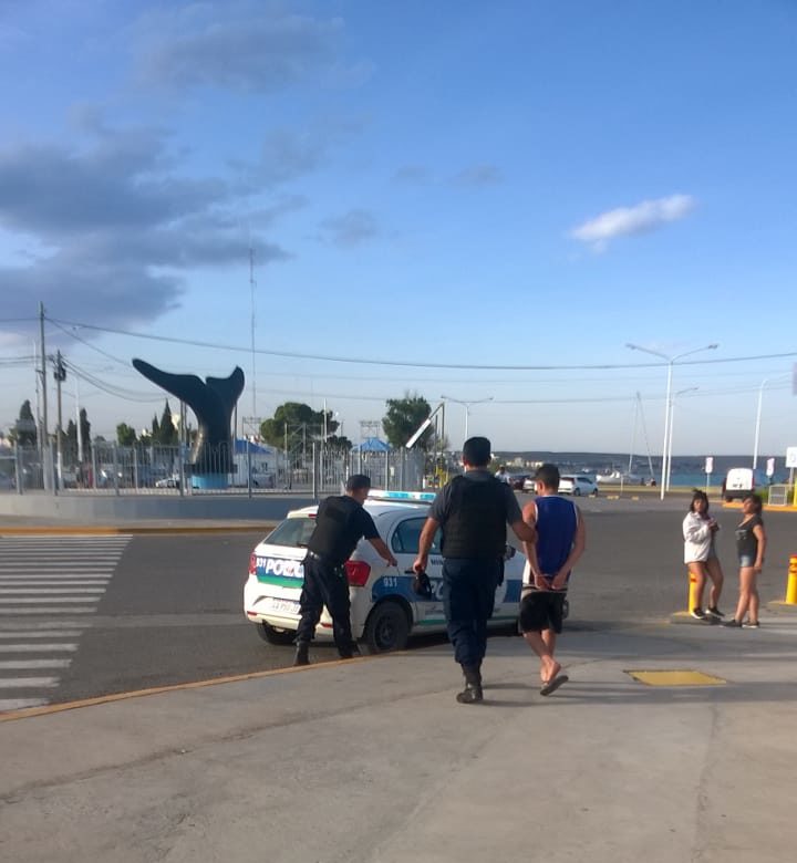 TENÍA PEDIDO DE CAPTURA Y LO ENCONTRARON EN LA COSTA MADRYN