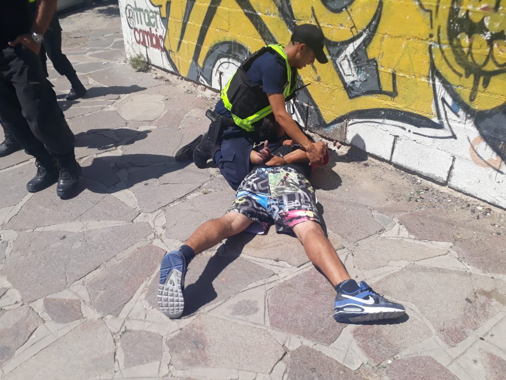 ROBÓ EN LA PLAYA Y LO ATRAPARON MIENTRAS INTENTABA ESCAPAR