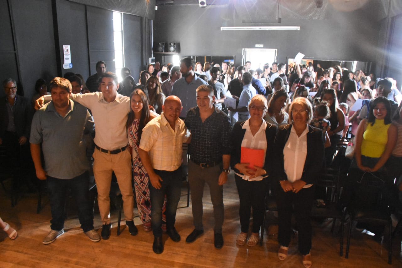 CERTIFICADOS A JÓVENES QUE SE CAPACITARON PARA EL SECTOR TURÍSTICO