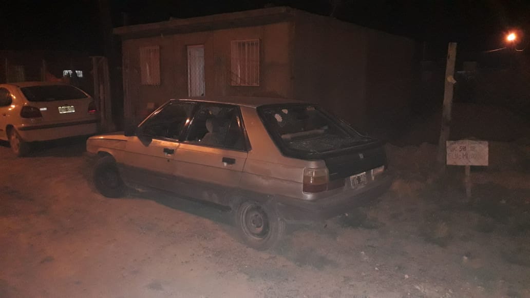 DETUVIERON A POLICÍA POR AGREDIR A LA PAREJA DE SU EX