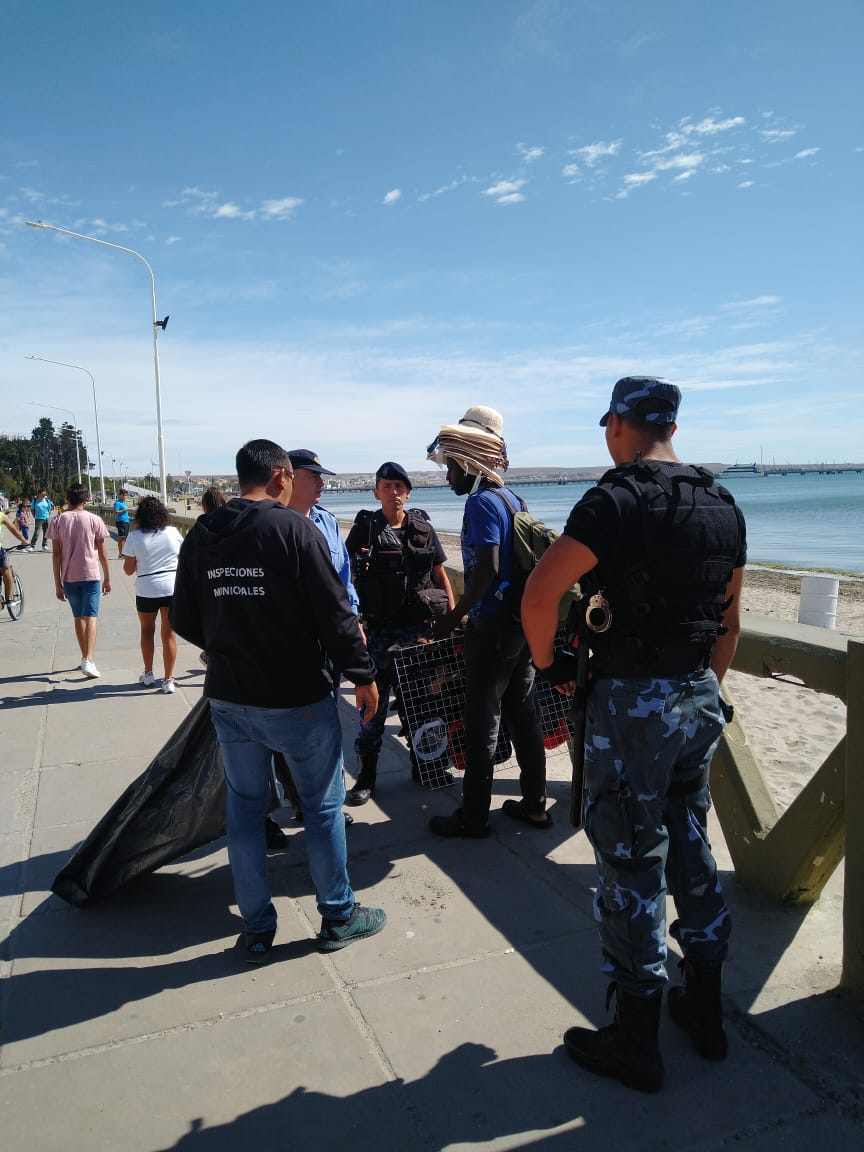 SECUESTRARON MERCADERÍA A VENDEDORES AMBULANTES