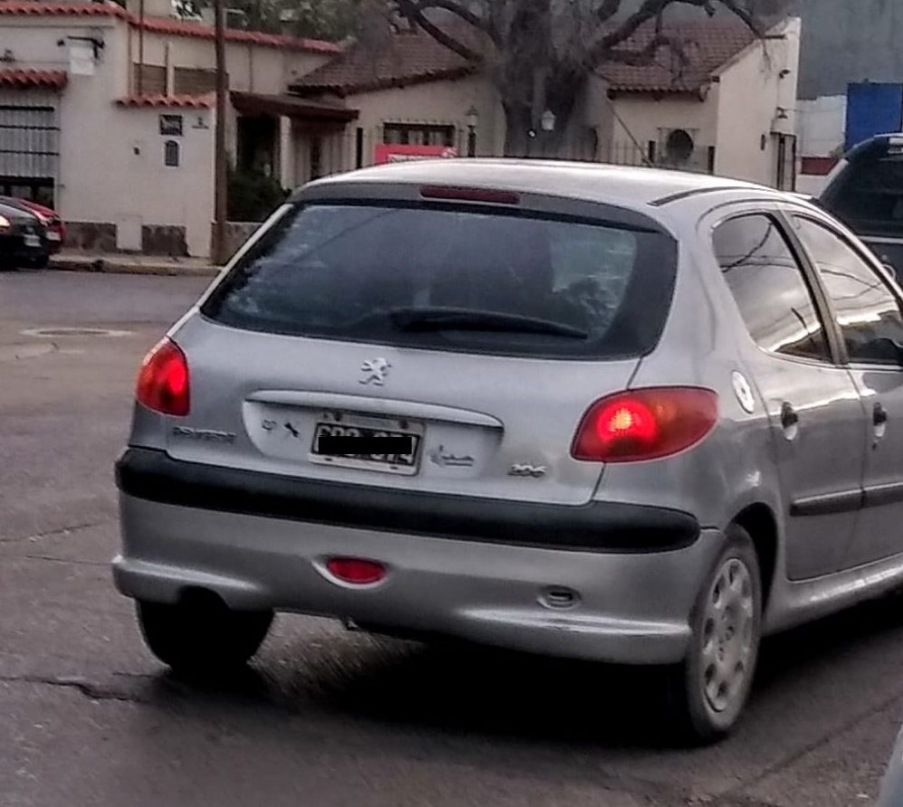 AUDIO PONE EN ALERTA A VECINOS DE MADRYN POR ROBO CON INHIBIDORES DE AUTOS