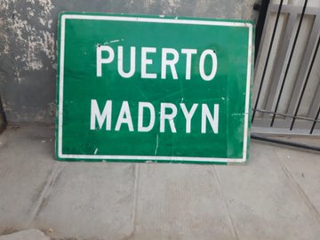 ROBARON CARTEL DE INGRESO A PUERTO MADRYN