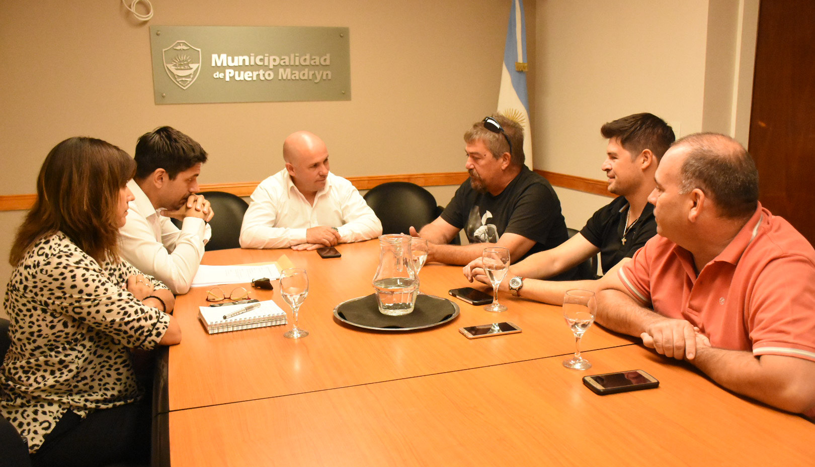 SASTRE RECIBIÓ A LOS INTEGRANTES DE LA COOPERATIVA EL TEHUELCHE