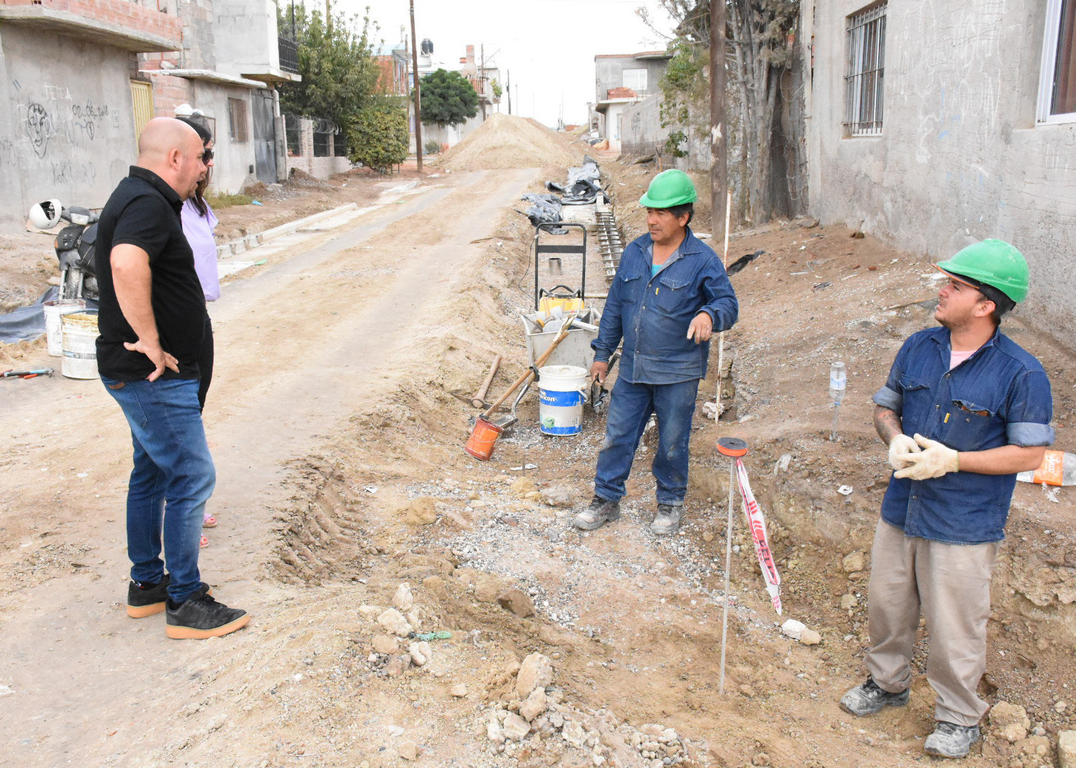 AVANZA A BUEN RITMO LA OBRA DE PAVIMENTACIÓN DE LA CALLE ESTIVARIZ