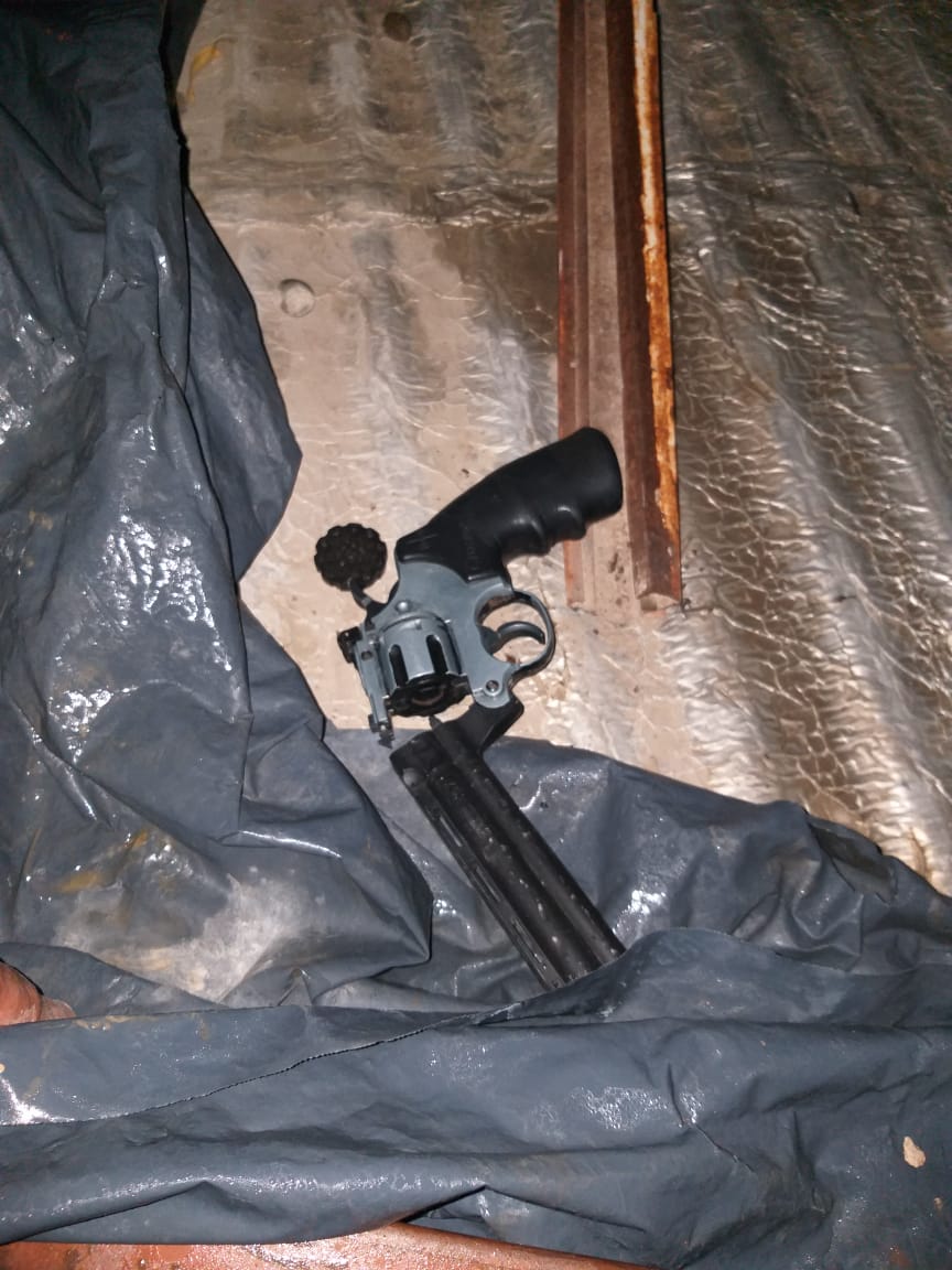 AMENAZÓ A SU EX PAREJA CON UNA RÉPLICA DE UN ARMA